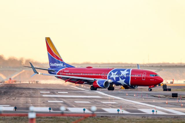 Boeing 737-800 (N8620H)