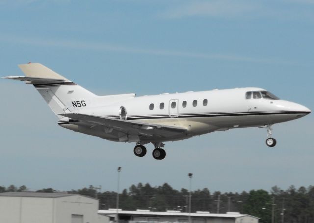 Hawker 800 (N5G) - Hawker 800 departing RWY 18