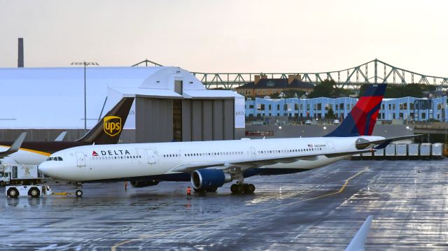 Airbus A330-300 (N825NW) - Delta Air Lines Airbus A330-302 N825NW in Boston 
