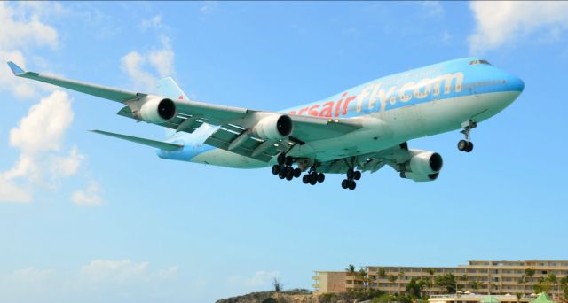 Boeing 747-400 (F-HKIS)