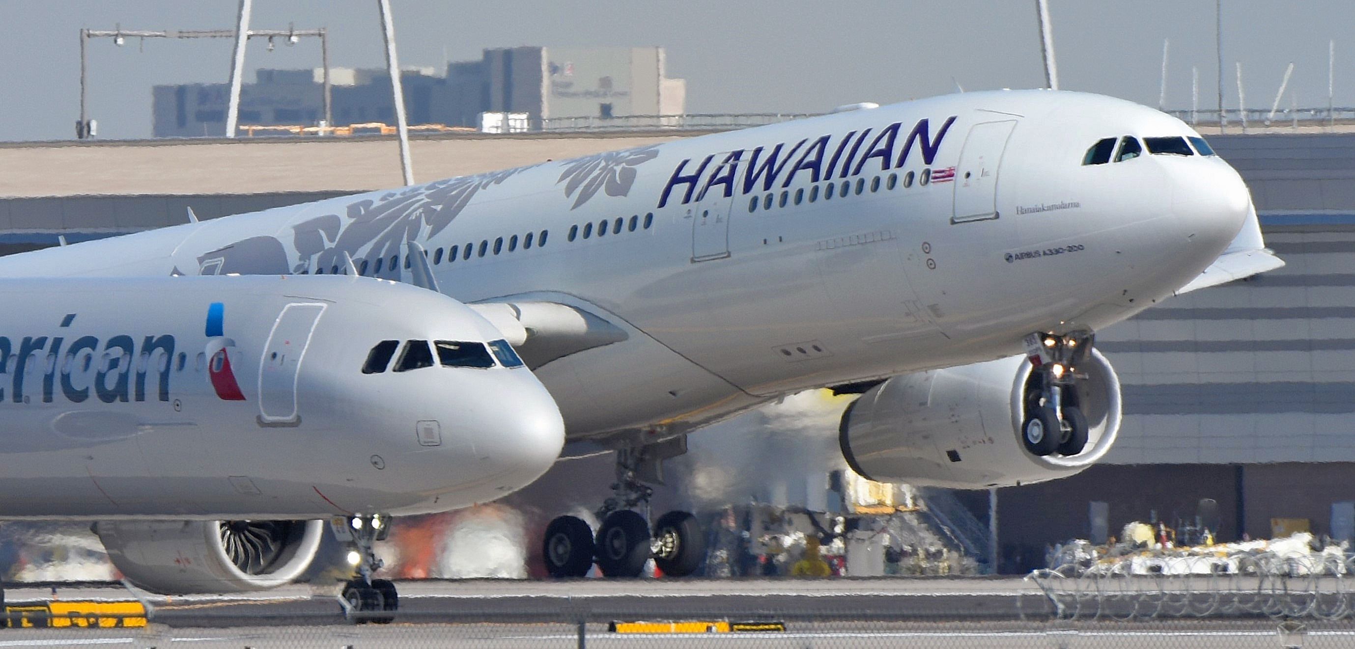 Airbus A330-300 (N383HA) - phoenix sky harbor international airport 14MAY21