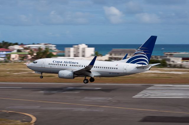 Boeing 737-700 (HP-1525CMP)