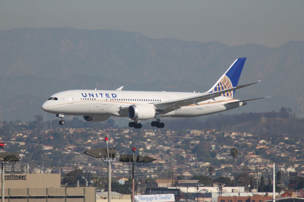 Boeing 787-8 (N26906)