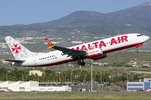 Boeing 737-700 (9H-VUA)