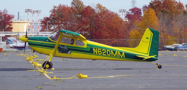 Cessna Skywagon 180 (N620MM) - LINDEN AIRPORT-LINDEN, NEW JERSEY, USA-NOVEMBER 13, 2021: Seen at the airport. 