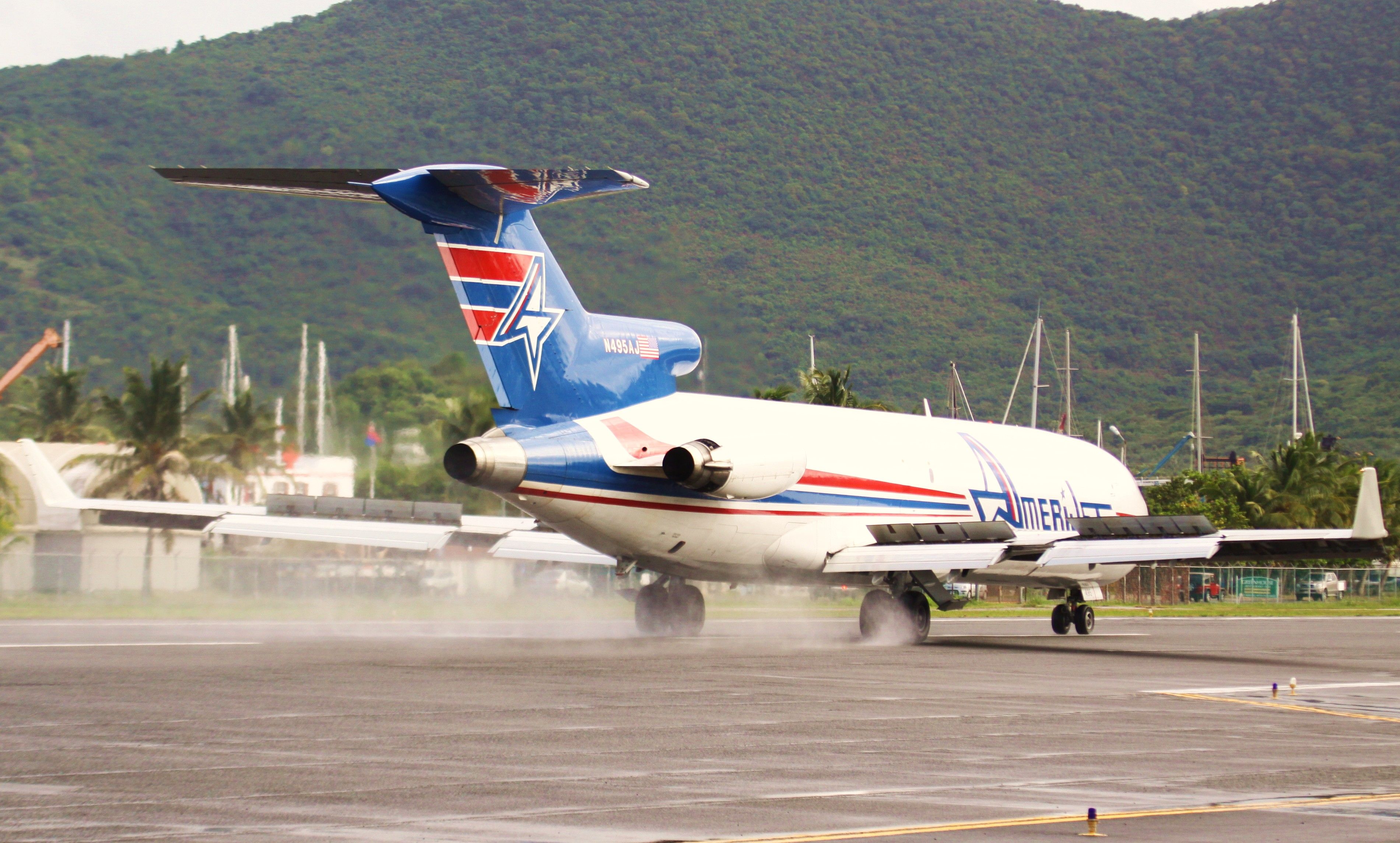 Boeing 720 (N495AJ)