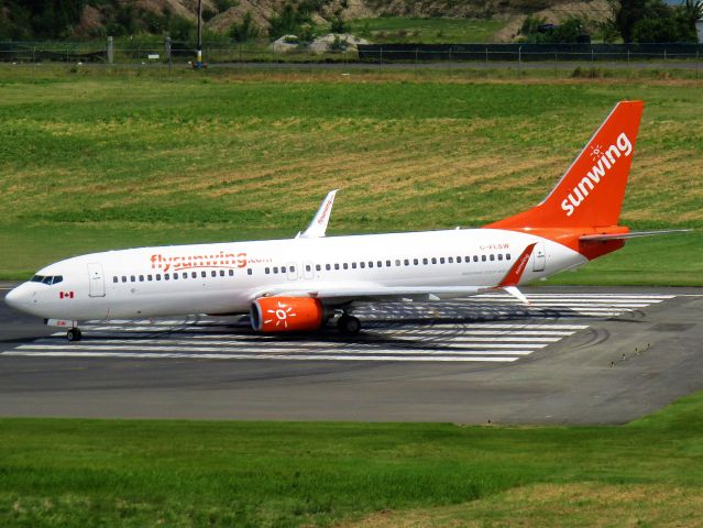 Boeing 737-800 (C-FLSW)