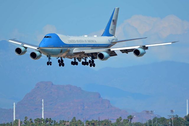 Boeing 747-200 (92-9000) - Boeing VC-25A 92-9000 "Air Force One" landed at Phoenix Sky Harbor just before 4:00 oclock on August 22, 2017.