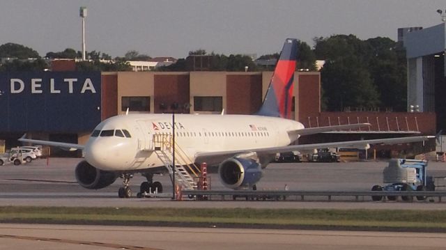 Airbus A319 (N316NB)