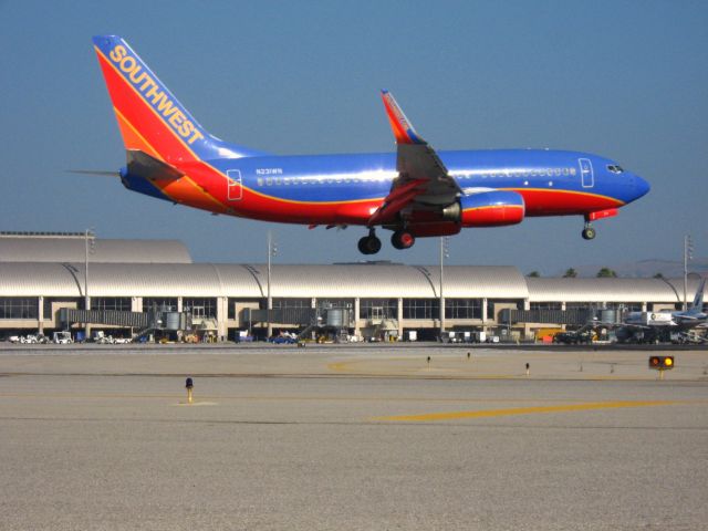 Boeing 737-700 (N231WN) - LANDING ON RWY 19R