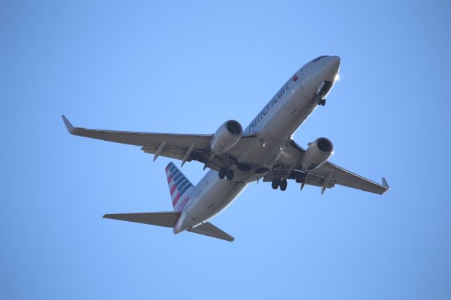 Boeing 737-800 (N947AN)