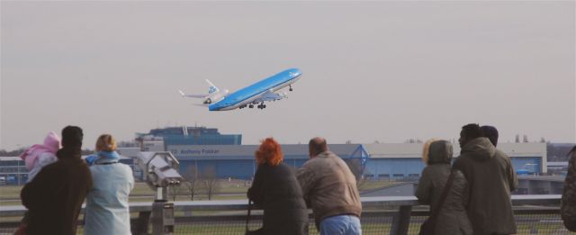 Boeing MD-11 (PH-KCH) - Schiphol viewing terrace.