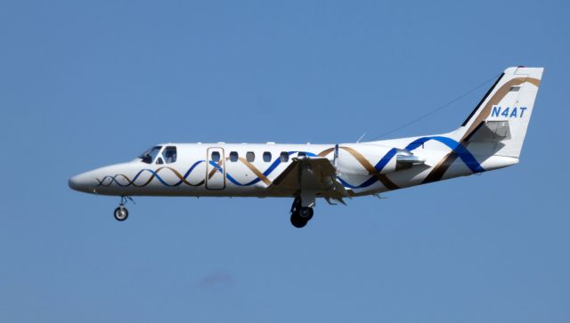 Cessna Citation II (N4AT) - On final is this 1997 Cessna Citation 550 in the Autumn of 2019.