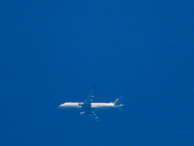 Embraer 175 (N728XY)