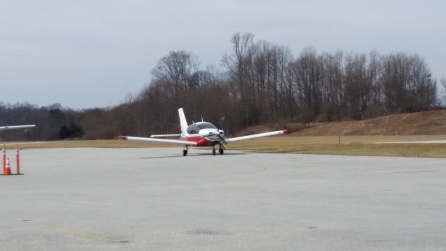 Socata TB-20 Trinidad (N81GT) - Taxi @ KOQN