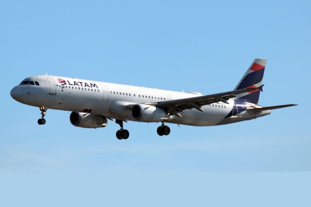 Airbus A321 (PT-MXE)