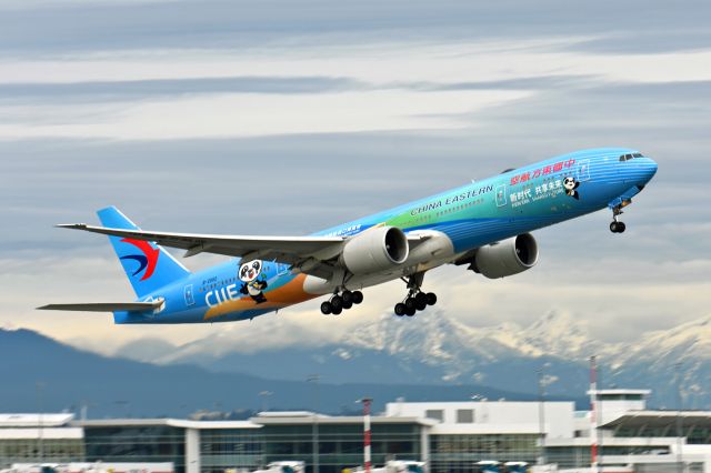 BOEING 777-300 (B-2002)