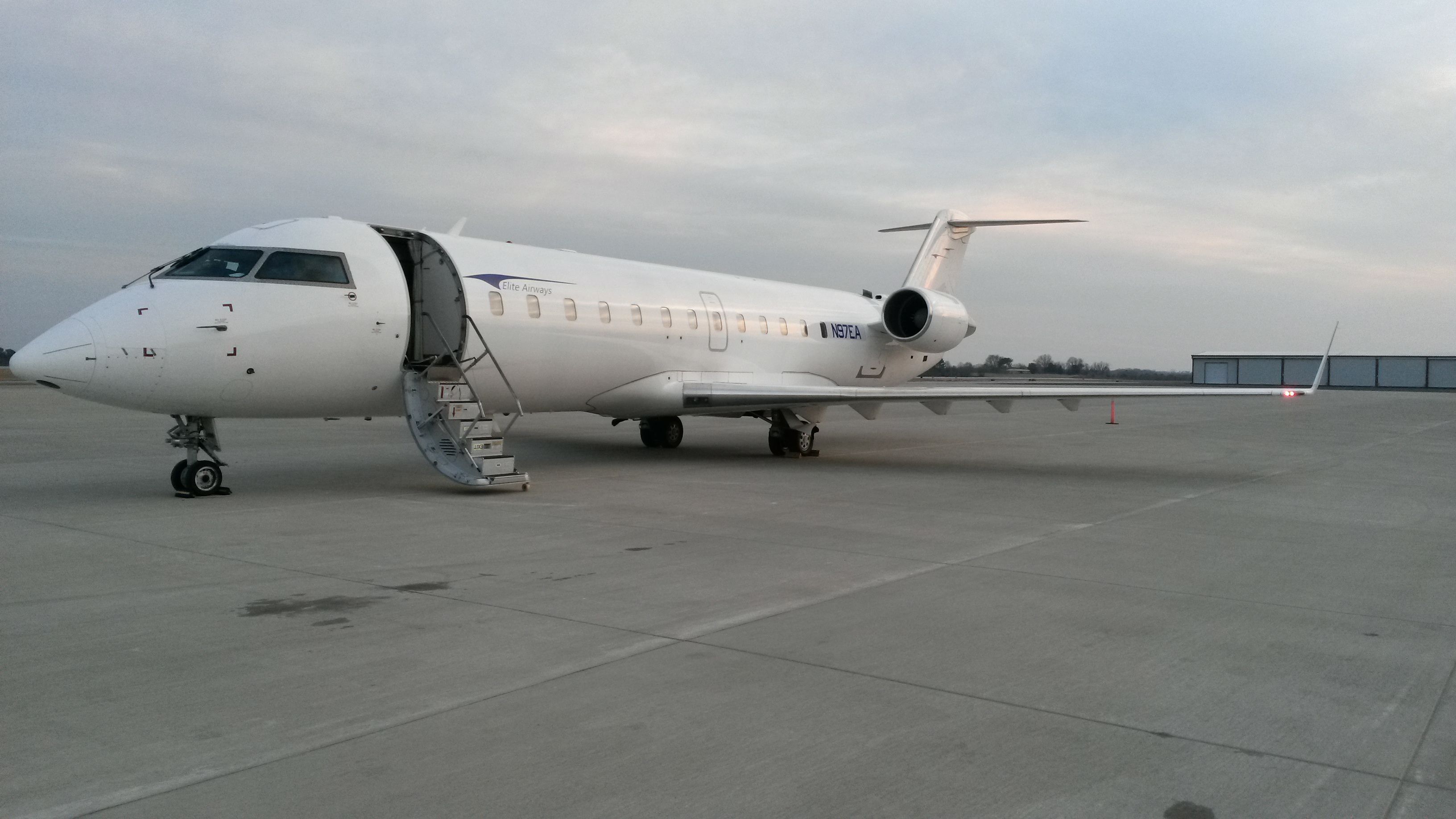 Canadair Regional Jet CRJ-100 (N97EA)