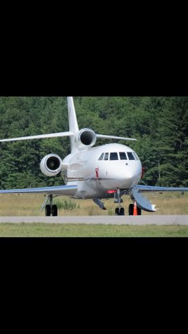 Dassault Falcon 900 (N700FL) - The Falcon 900X unloading its passengers and cargo after a smooth arrival in Saratoga County Airport. (5B2)