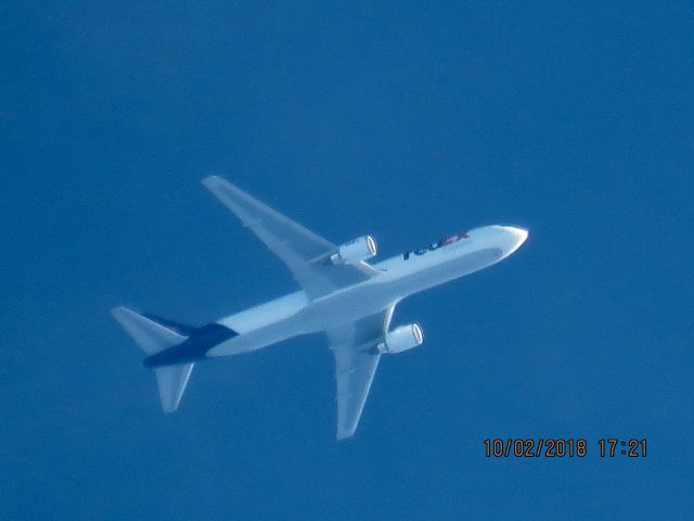 BOEING 767-300 (N156FE)