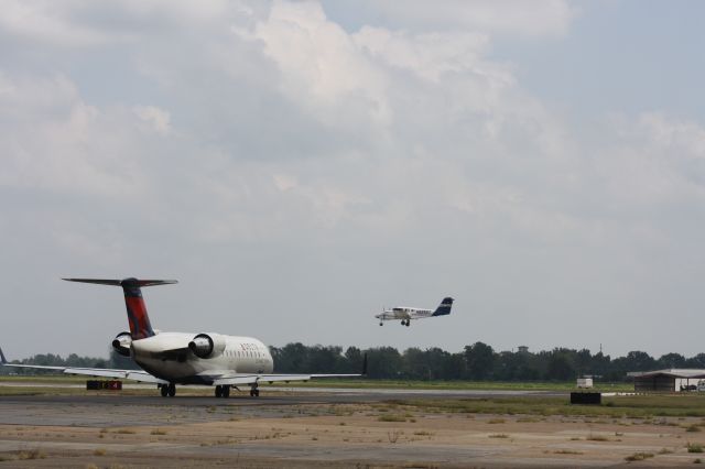 Canadair Regional Jet CRJ-200 (N970EV) - N970EV holding short of RWY 4 at KMLU.