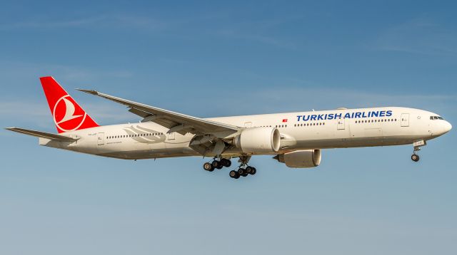 BOEING 777-300ER (TC-JJZ)