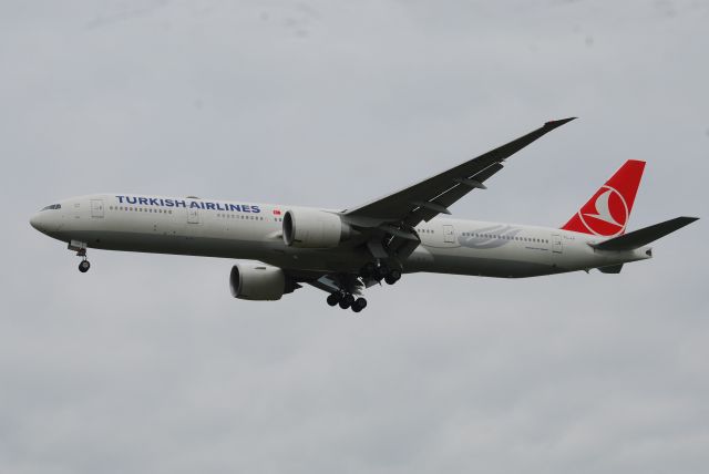 BOEING 777-300ER (TC-JJI)