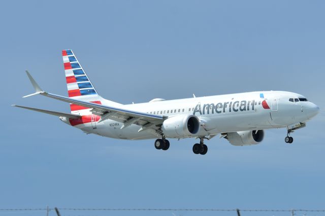 Boeing 737 MAX 8 (N324RA)