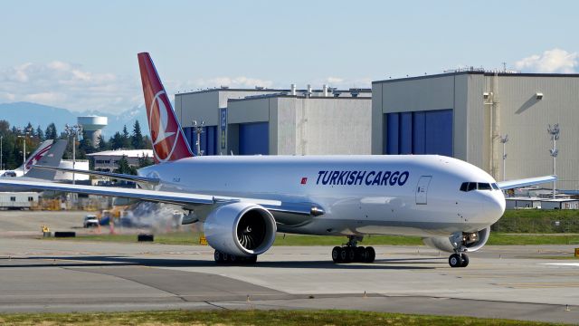 Boeing 777-200 (TC-LJR) - THY6830 taxis onto Rwy 16R for its delivery flight to ISL on 10.1.19. (B777-FF2 / ln 1623 / cn 66578).