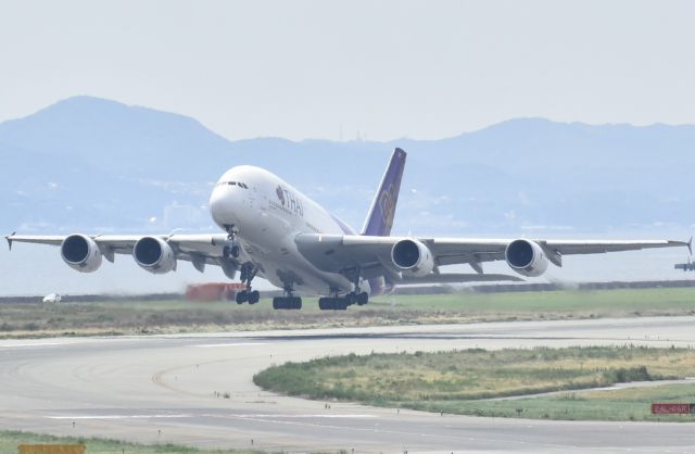 Airbus A380-800 (HS-TUA)