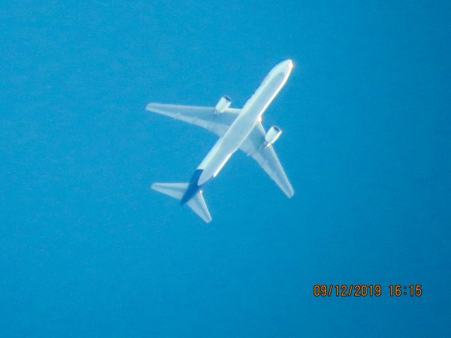BOEING 767-300 (N297FE)
