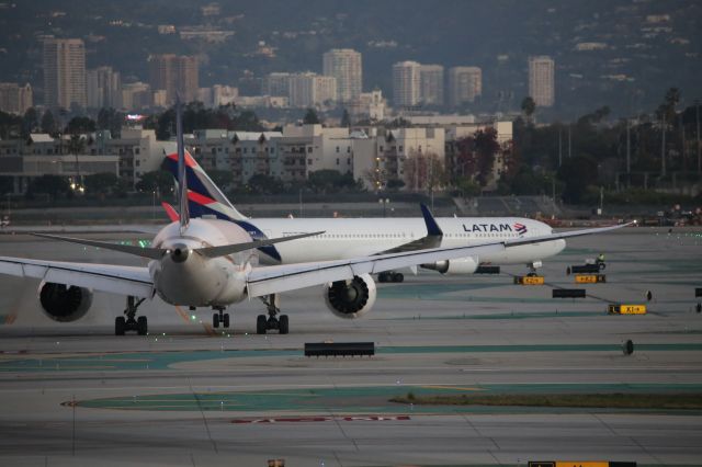 Boeing 787-9 Dreamliner (N26952)