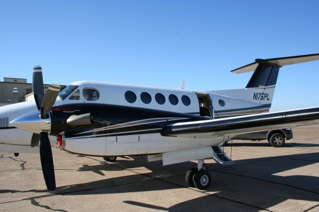 Beechcraft Super King Air 200 (N175PL)