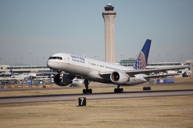 Boeing 757-200 (N514UA)