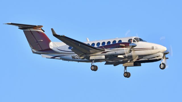 Beechcraft Super King Air 350 (N1253W) - Beechcraft Super King Air 350 (N1253W) arrives at KRDU Rwy 23R on 12/04/2019 at 4:24 pm.