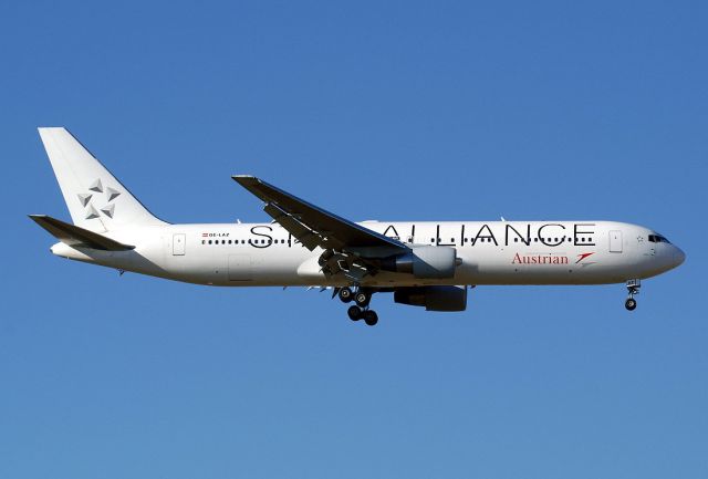 BOEING 767-300 (OE-LAZ)