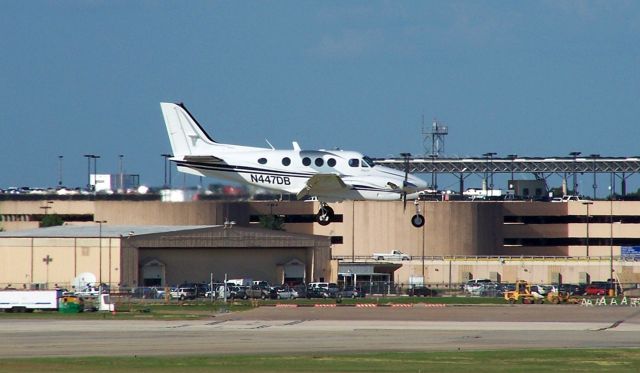 Beechcraft King Air 90 (N447DB)