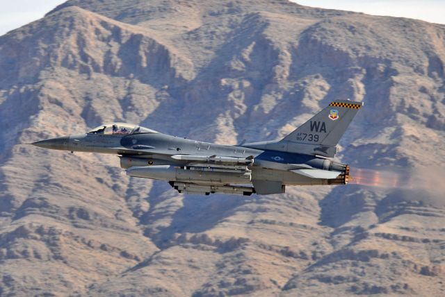 Lockheed F-16 Fighting Falcon (N90739)