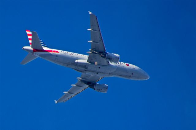 Airbus A319 (N711UW) - Subject aircraft operating as American Airlines 1714 photographed on 09-Mar-2018 at 1651HrsEDT enroute to KEWR from KCLT.