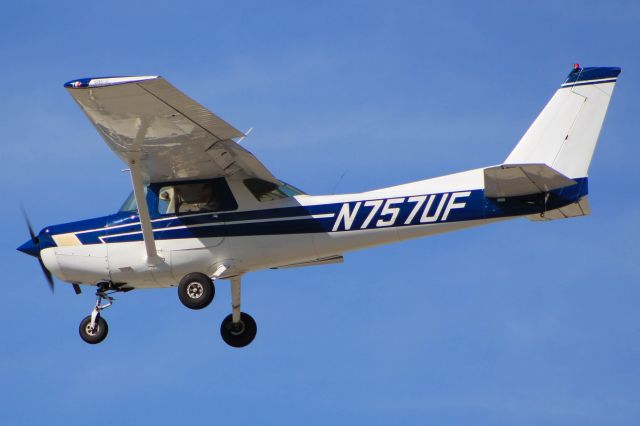 Cessna 152 (N757UF)