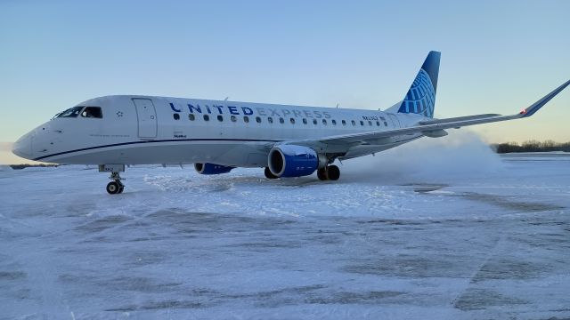 EMBRAER 175 (long wing) (N89362)