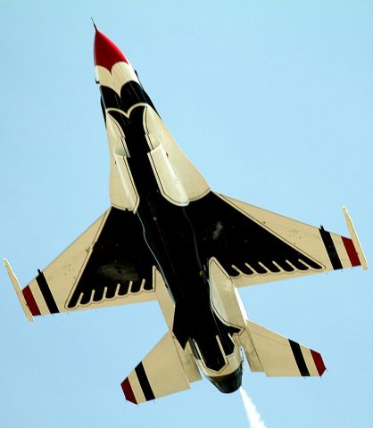 Lockheed F-16 Fighting Falcon — - USAF Thunderbirds F-16.