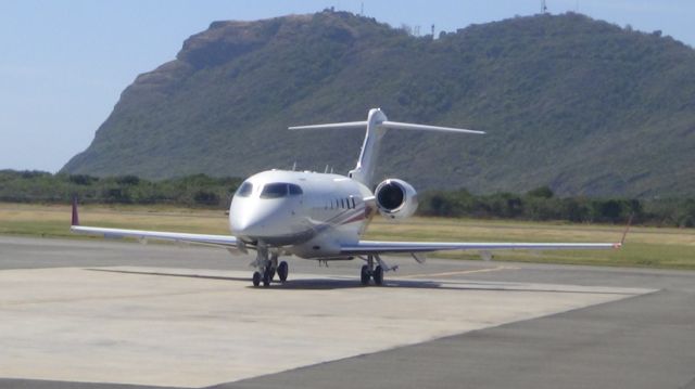 Bombardier Challenger 300 (N303WS)