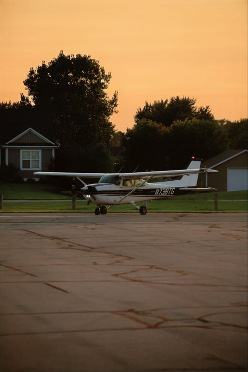 Cessna Skyhawk (N738TG)