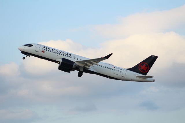 Airbus A220-300 (C-GWUQ)