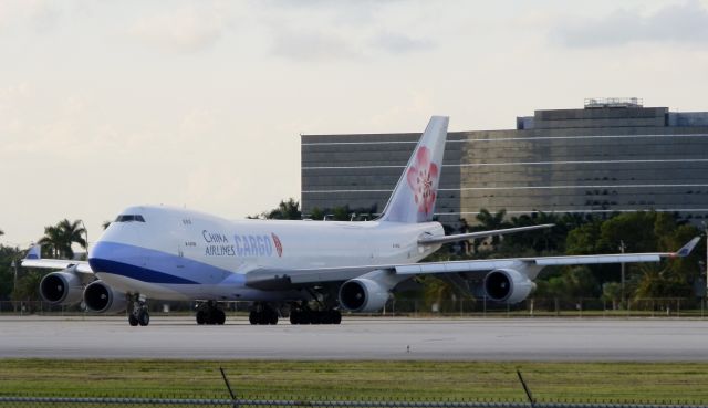 Boeing 747-400 (B-18709)