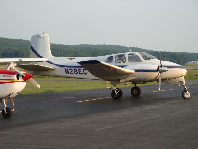 Beechcraft Twin Bonanza (N28EC)