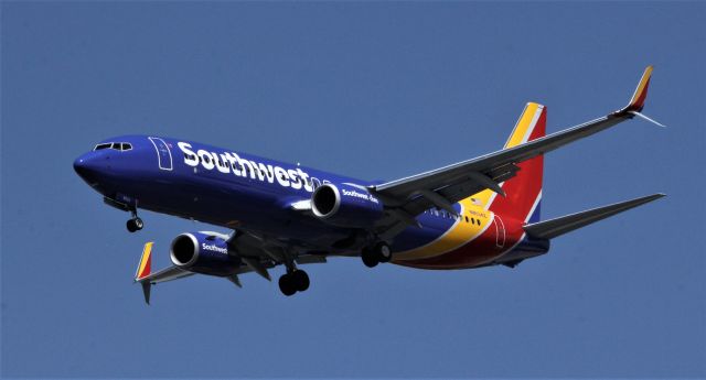 Boeing 737-700 (N8534Z) - Southwest Airlines is on final for runway 26L in Atlanta, Ga. 2021-04-10