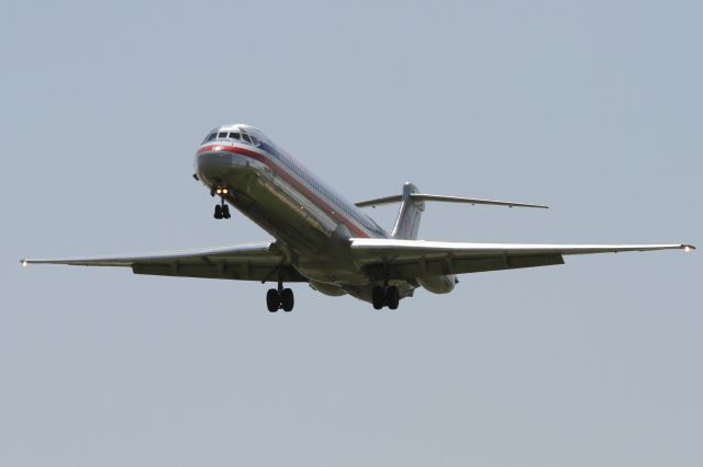 McDonnell Douglas MD-80 —