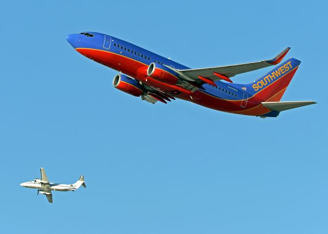 Boeing 737-700 (N461NW) - AMFs B1900 (N19RZ) is heading south after takeoff.